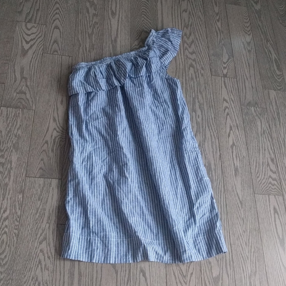 Beautiful dress by Saks Fifth Avenue🌸🍀🌼 - Picture 4 of 14